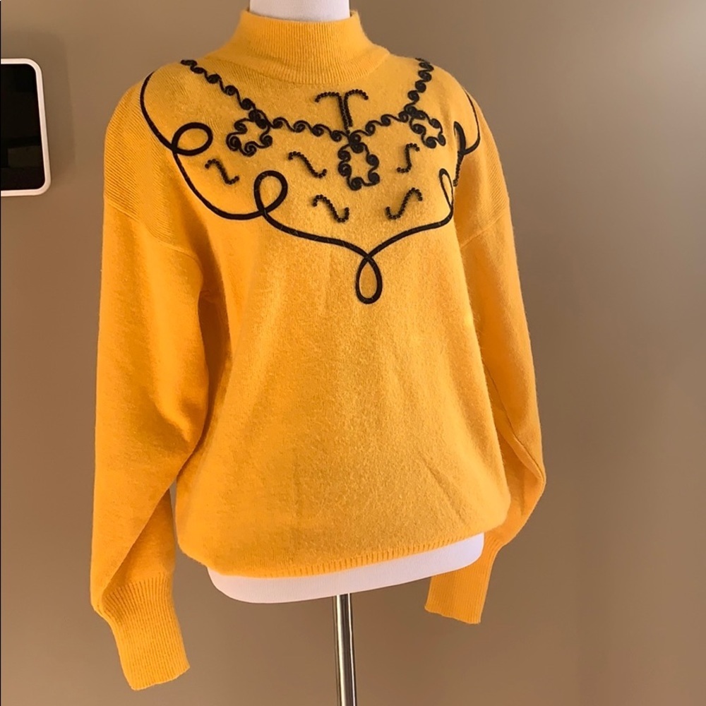 Cristina sweater size MEDIUM